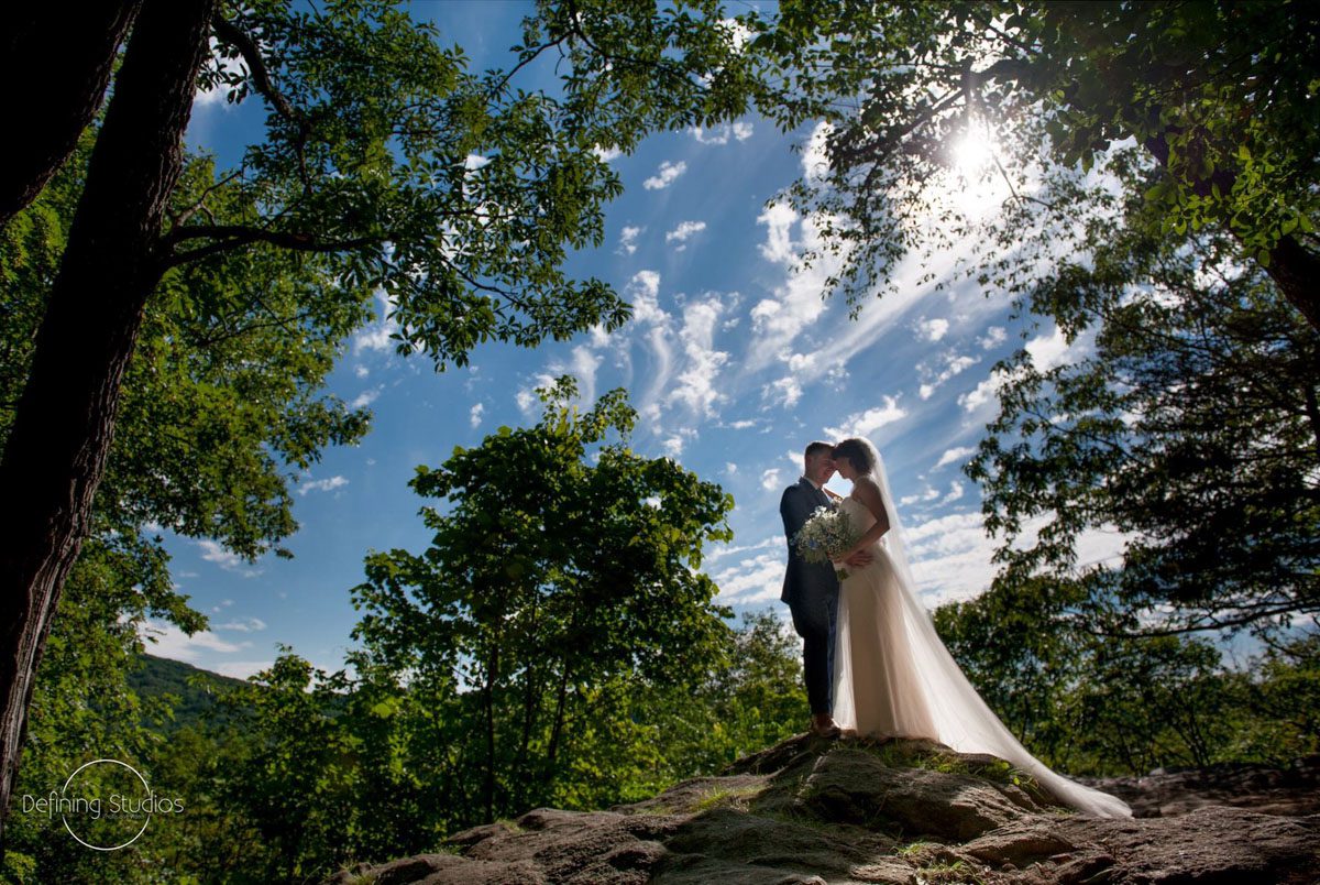 dream-wedding-couple-captured-in-silouette-on-rocky-overlook