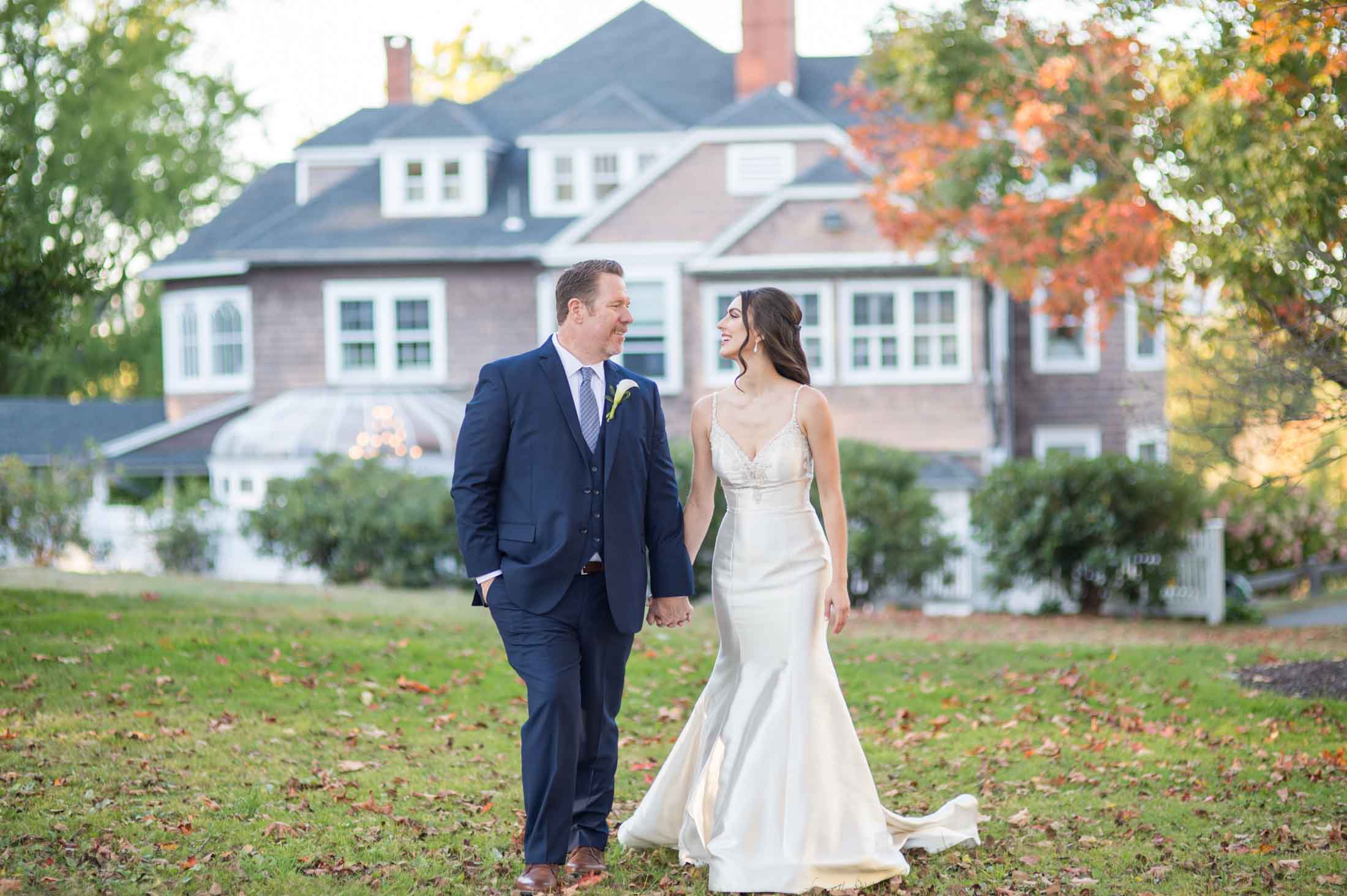 bride-groom-walking-across-lawn-at-vineyard-style-wedding