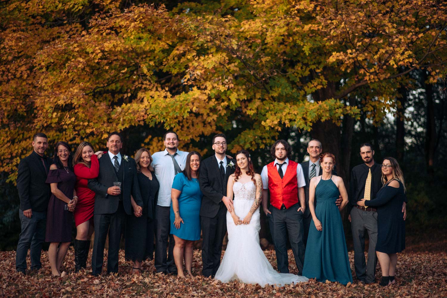 october-wedding-family-portrait-with-golden-trees